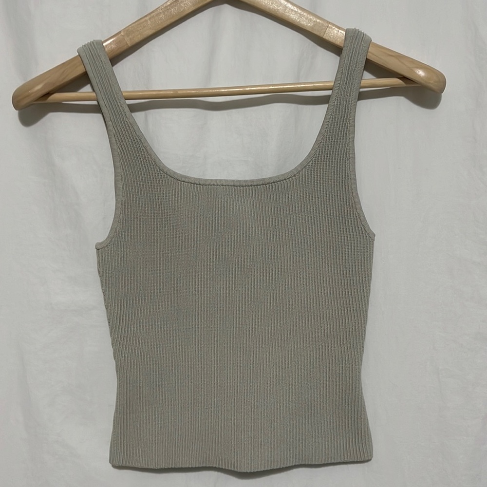Aritzia Babaton Sculpt Knit Gray Tank Top Size Small